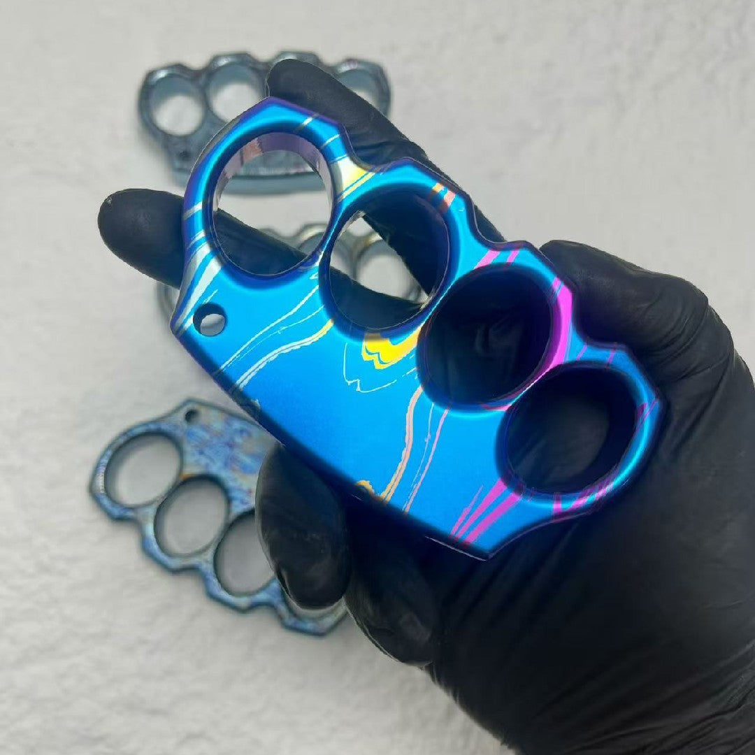 Patterned brass knuckles