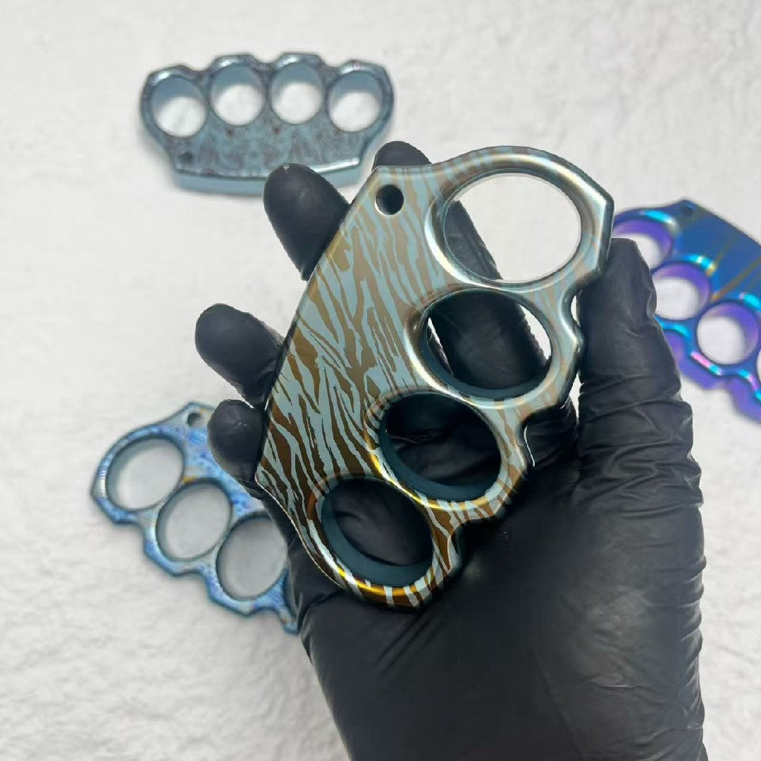 Patterned brass knuckles