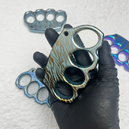 Patterned brass knuckles