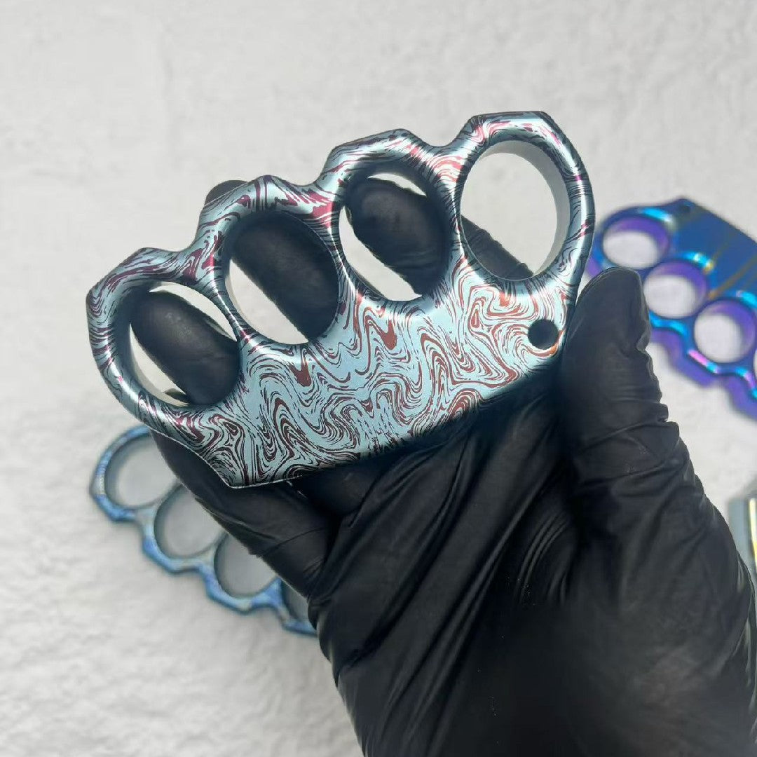 Patterned brass knuckles