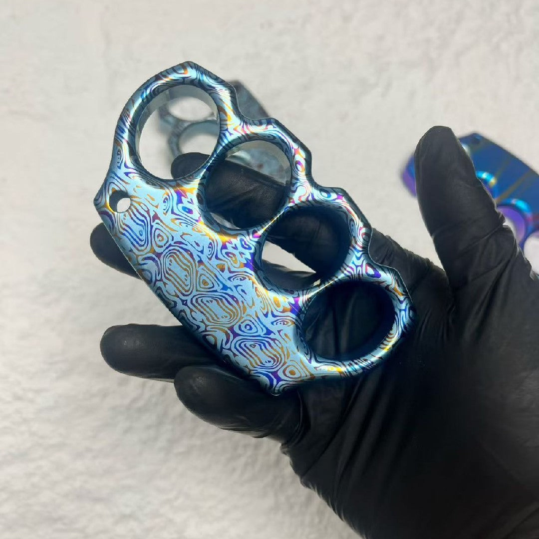 Patterned brass knuckles